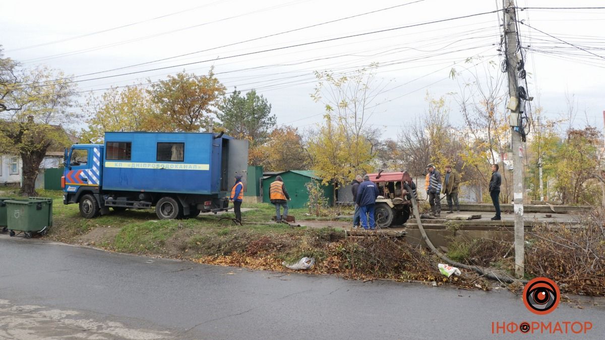 У Дніпрі вулицю Канатну залило водою