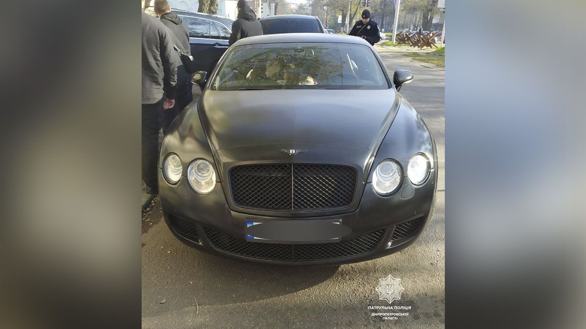 По Дніпру їздила жінка на Bentley з підробними документами