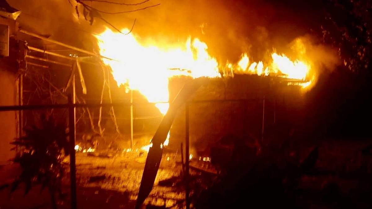 Двоє поранених і десятки понівечених будинків: росіяни обстріляли Дніпропетровську область