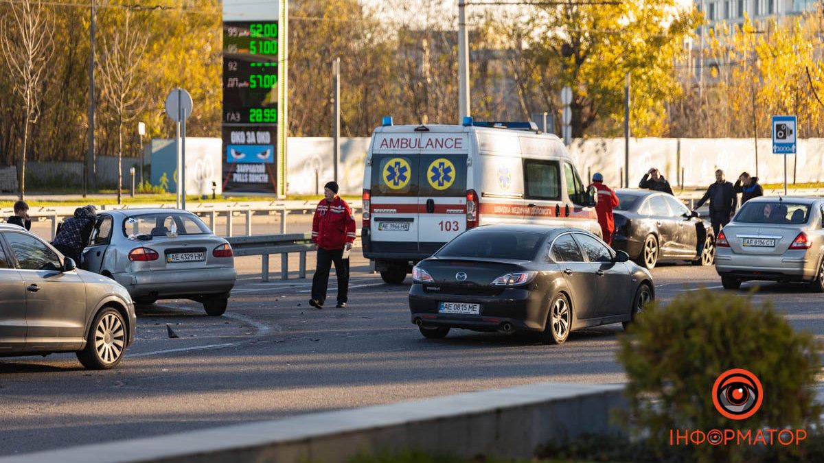 У Дніпрі на Набережній Перемоги зіштовхнулися Lanos і Audi: відео моменту