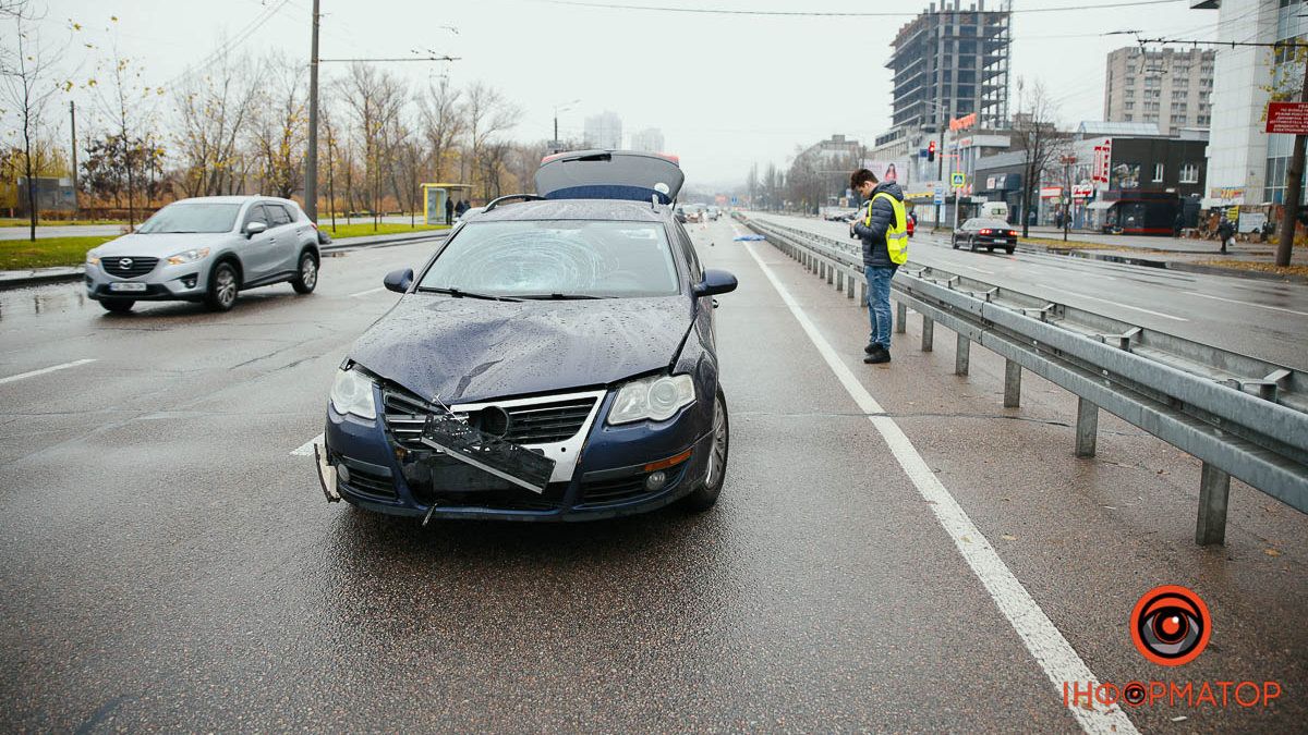 У Дніпрі на Набережній Перемоги Volkswagen насмерть збив жінку