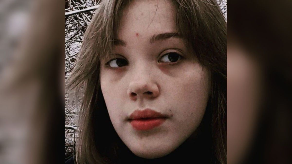 Пішла з дому і зникла: у Кам'янському розшукують 15-річну дівчинку
