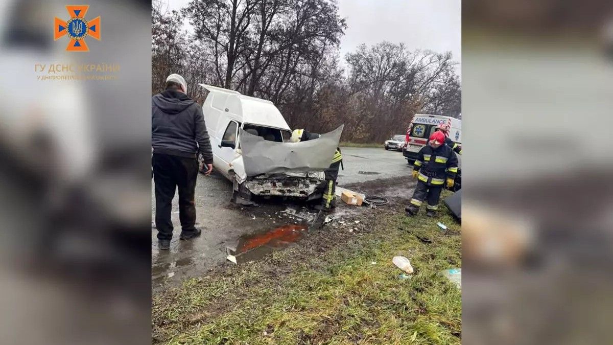 У Новомосковську зіштовхнулись ВАЗ та ЗАЗ: водії постраждали