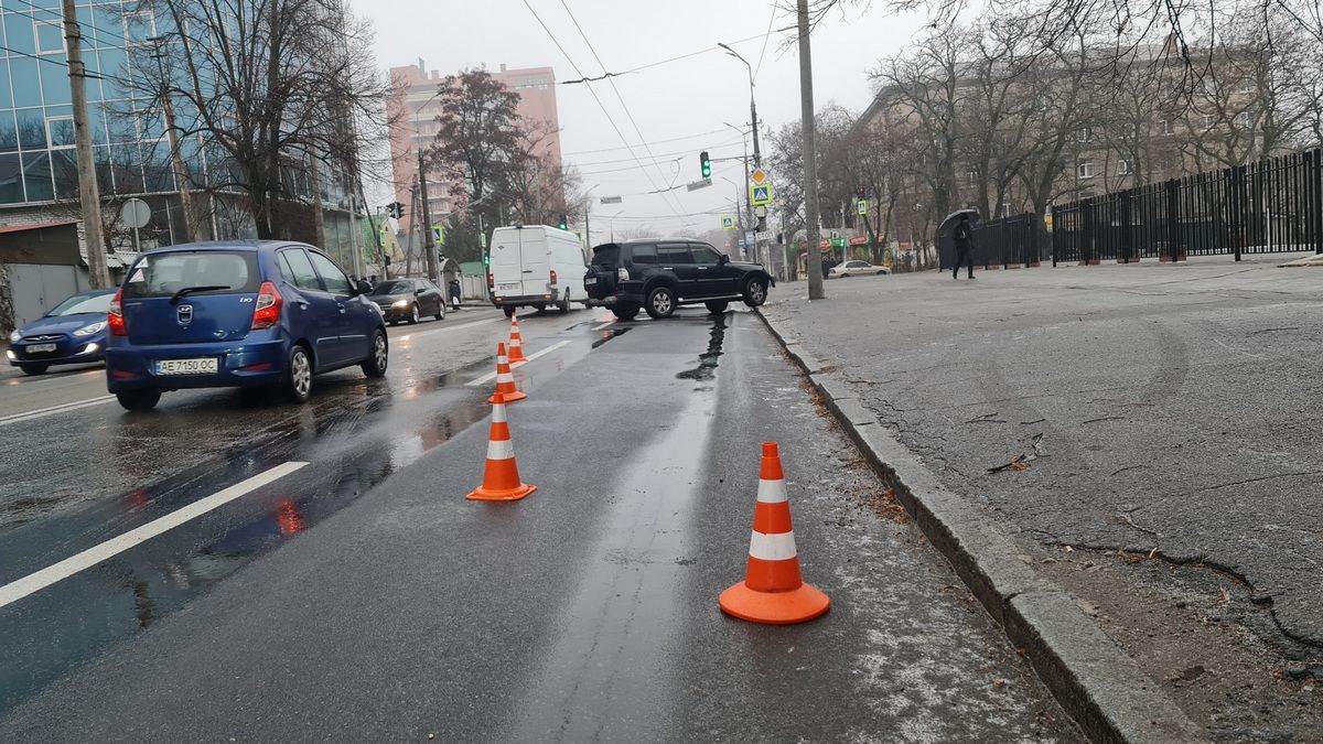 Гагаріна, Амурський міст та Панікахи: через ожеледицю у Дніпрі сталося багато ДТП