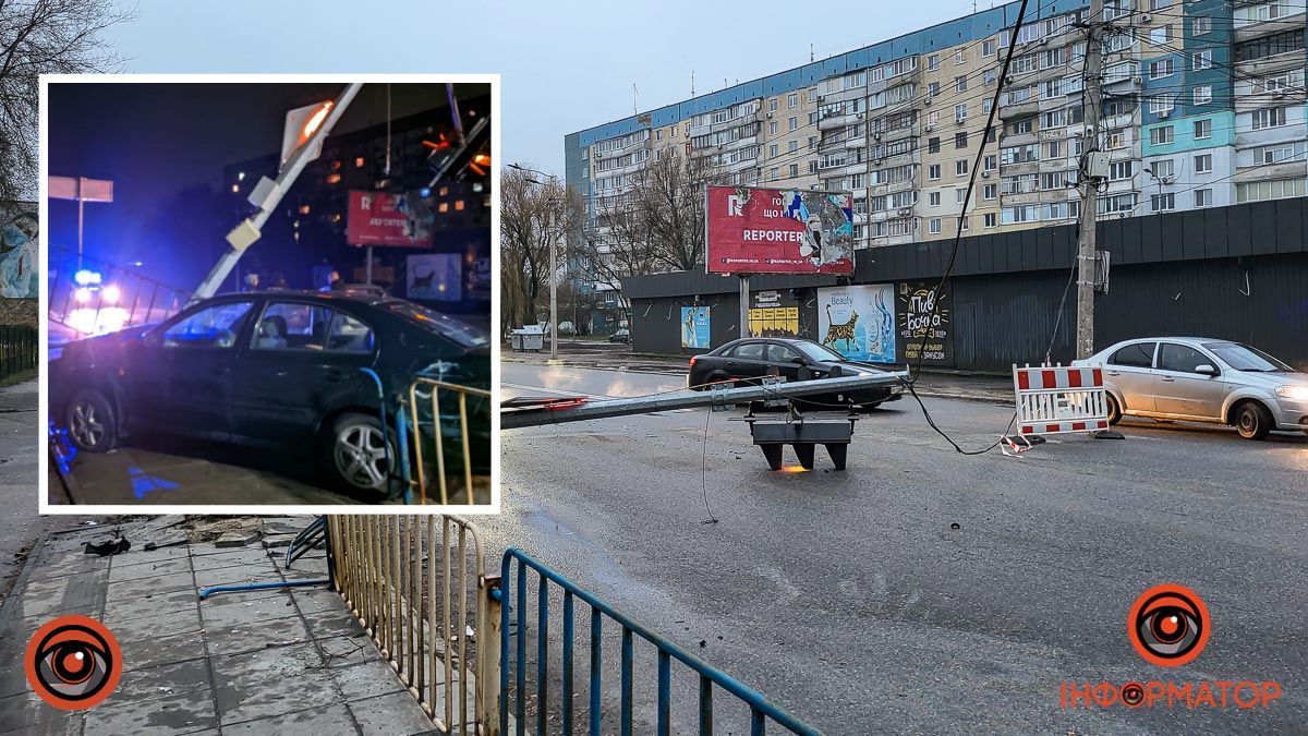 Повалений світлофор та знесена огорожа: у Дніпрі на Метробудівській зіткнулися Skoda та Honda