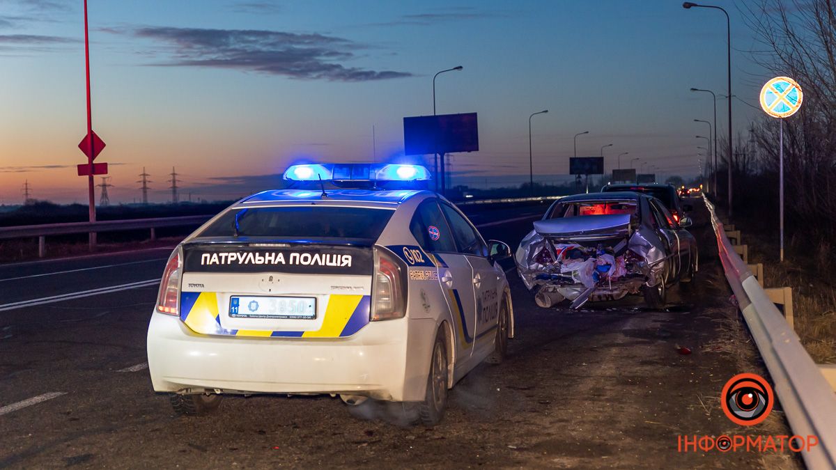 У Дніпрі на Аеропортівській зіштовхнулись Mazda та SouEast: постраждала жінка