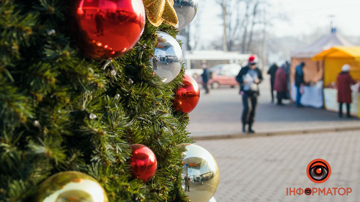 Сонце, святкові прикраси та порожні вулиці: як виглядає Дніпро за 6 годин до Нового Року