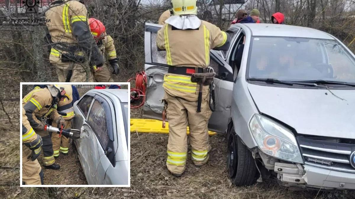 На трасі Широке-Шестірня Geely з'їхав у кювет: водійку з салону діставали рятувальники