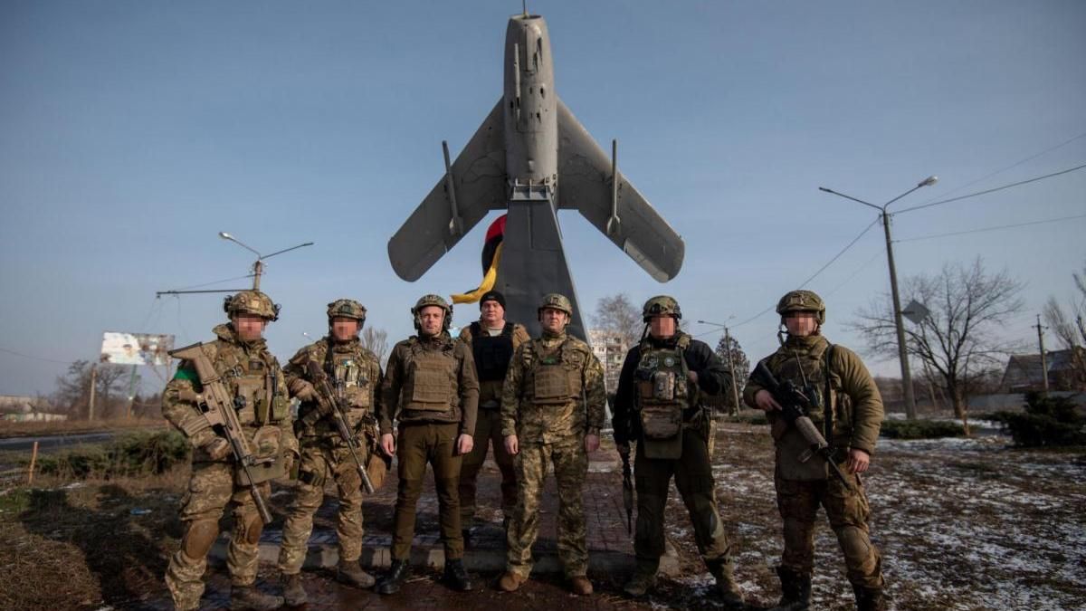 Кам’янський міський голова Андрій Білоусов відвідав позиції ЗСУ у Бахмуті