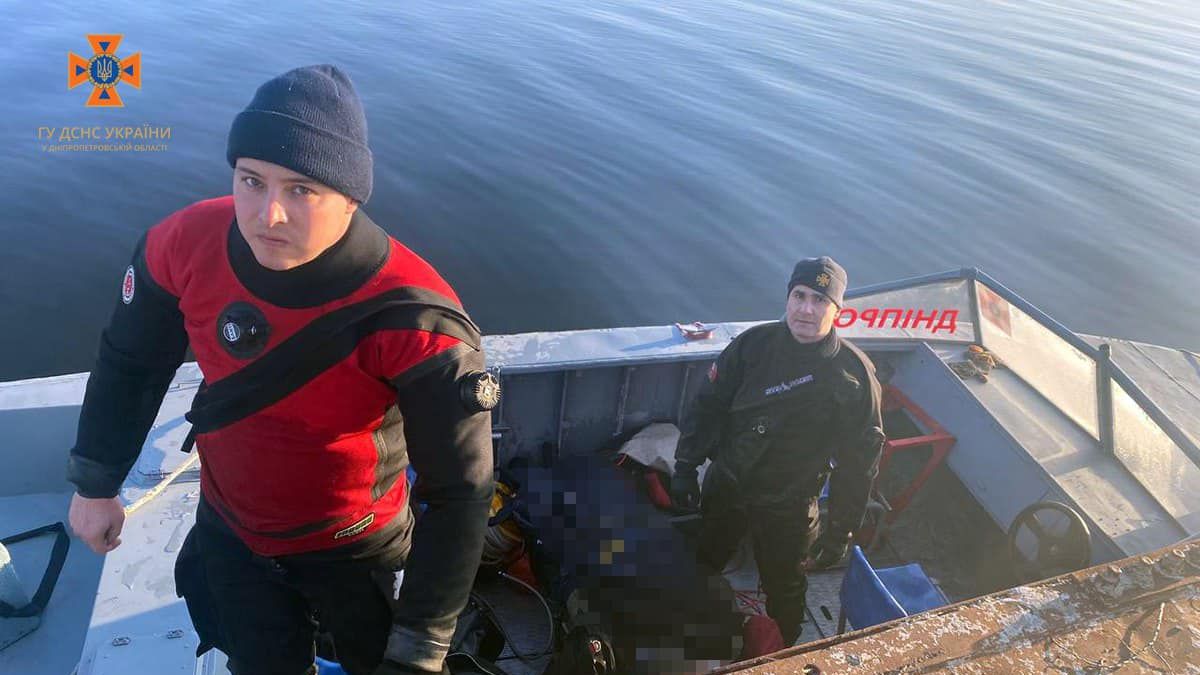 У Дніпрі з води дістали рибалку: чоловік помер у швидкій