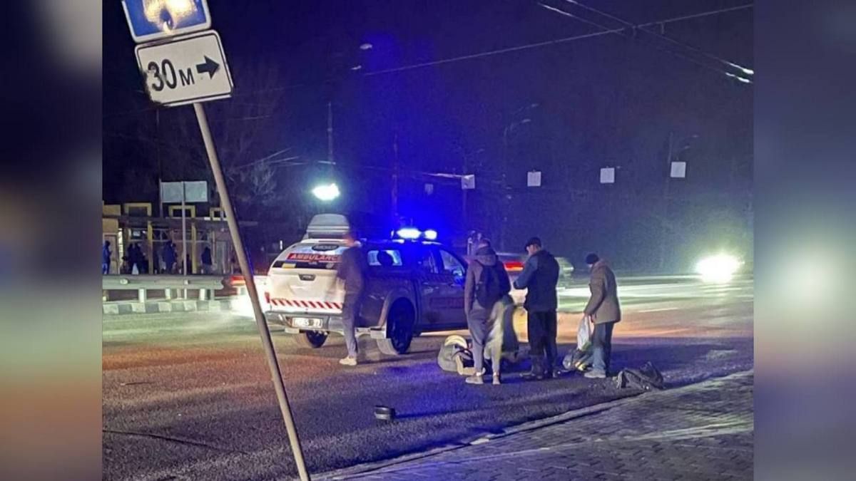 В Дніпрі на Слобожанському проспекті автомобіль збив чоловіка і втік