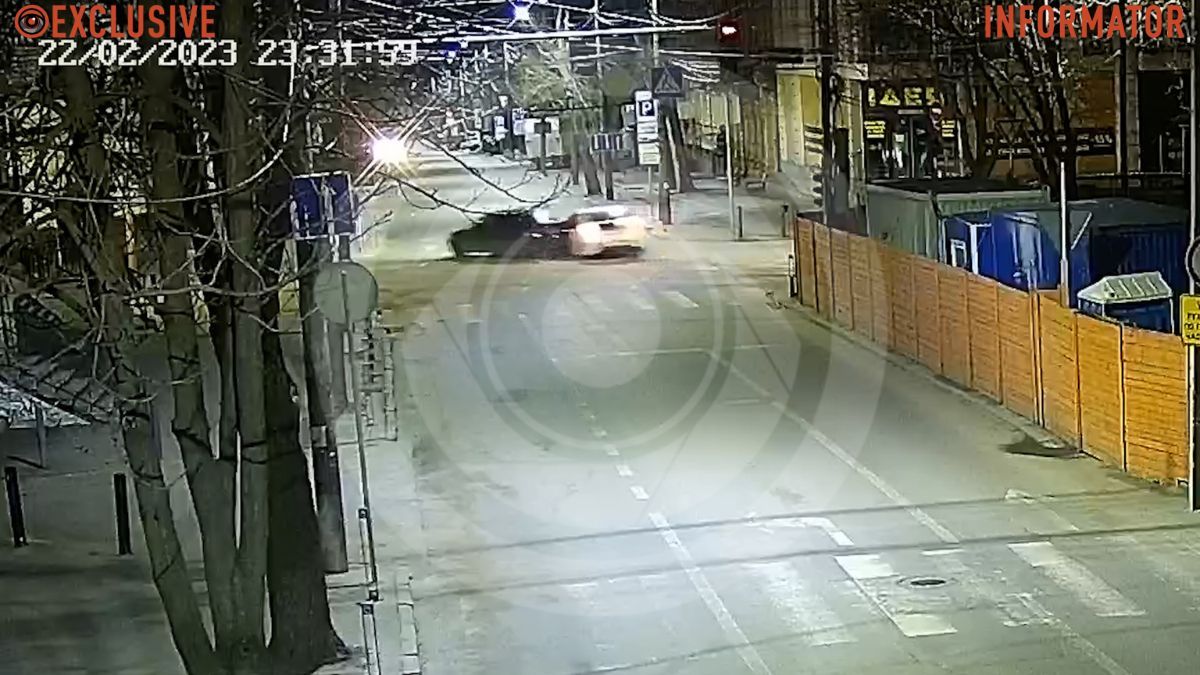 В Днепре на Короленко столкнулись два Opel: видео момента