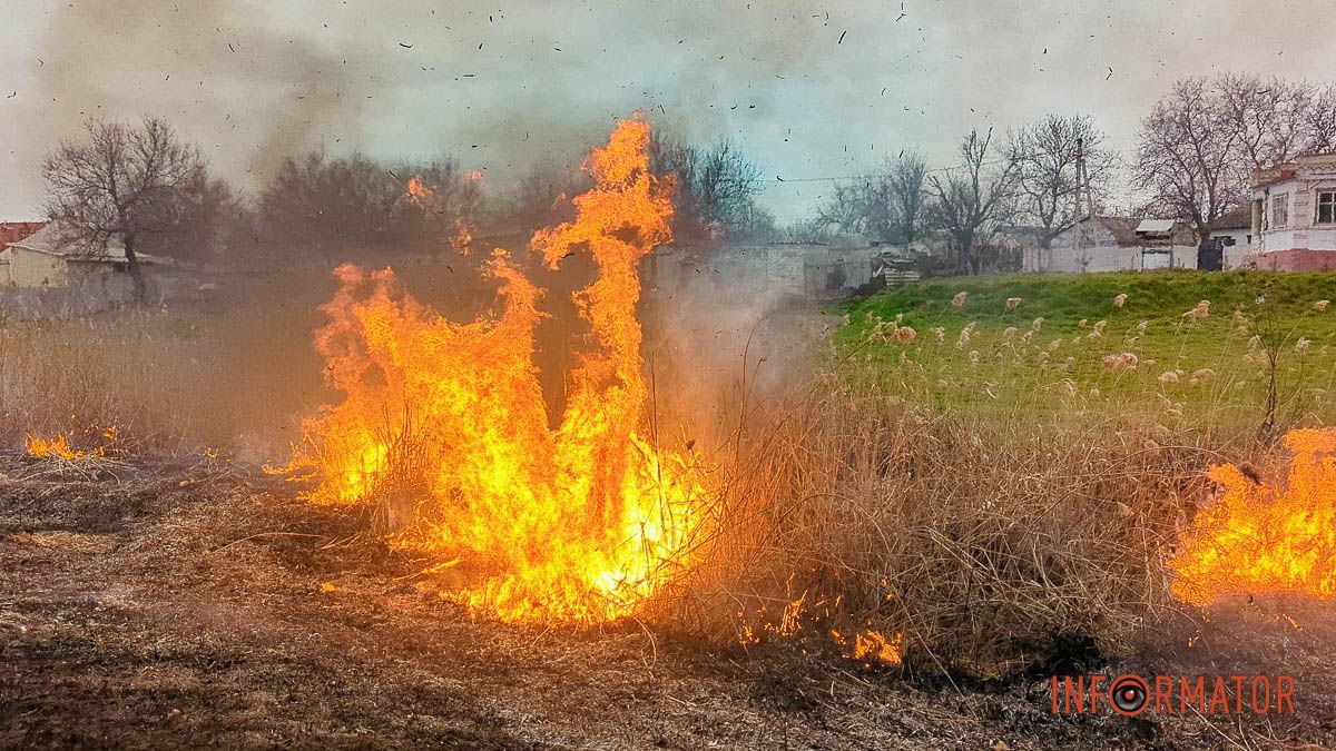 У Дніпрі біля Полтавського шосе піднявся стовп чорного диму: що відомо