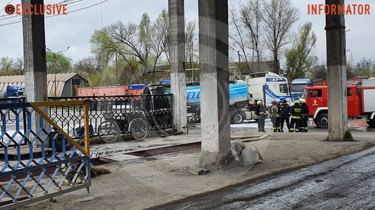 У Дніпрі на Береговій на автобазі палав бензовоз