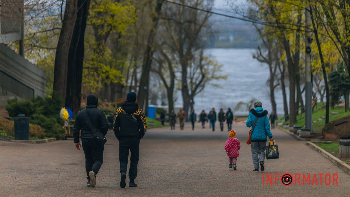 Місто і люди: який вигляд має Дніпро похмурого квітневого дня