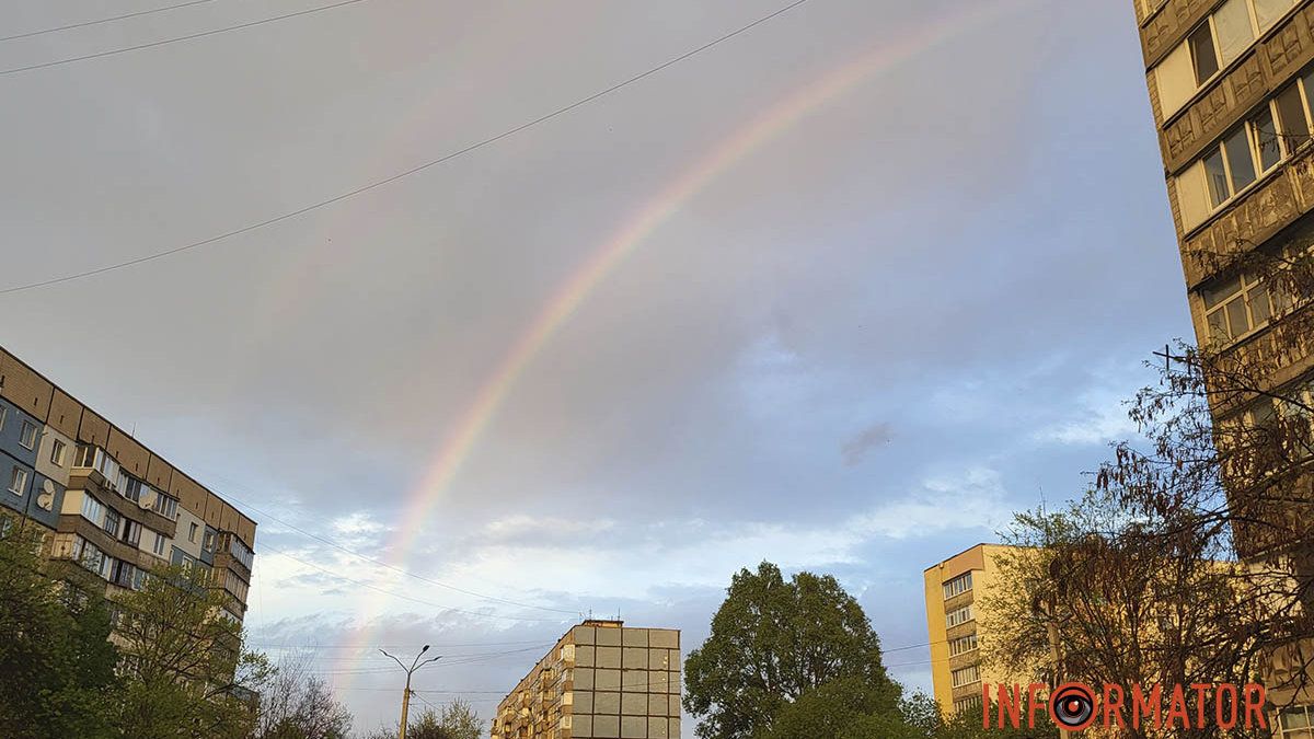 У небі над Дніпром з’явилася яскрава першотравнева веселка