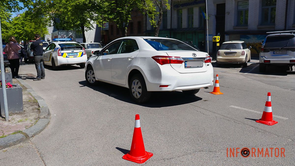 У Дніпрі на Воскресенській Toyota збила жінку: її забрала швидка