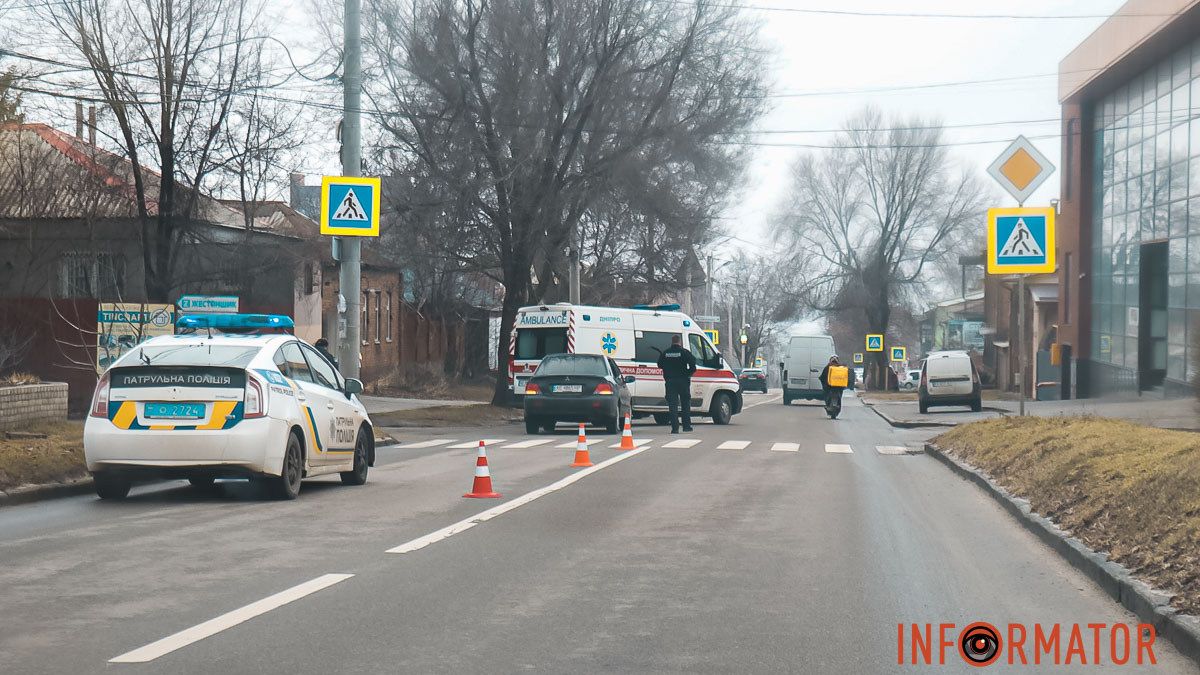 У Дніпрі на Січових Стрільців на пішохідному переході Mitsubishi збив жінку з дитиною: що вирішив суд