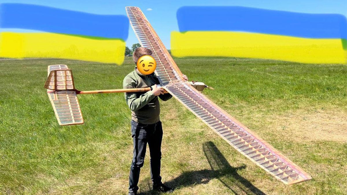 Юрій Голик показав новий надлегкий БПЛА-розвідник української розробки