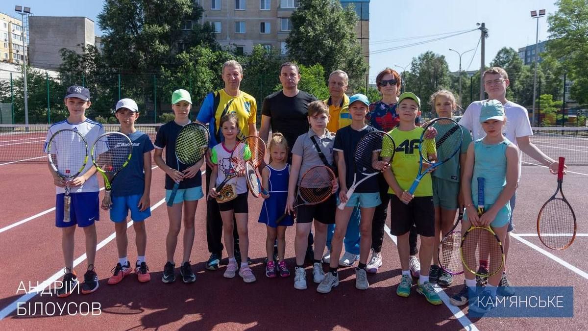 В Каменском открыли первые на левом берегу теннисные корты
