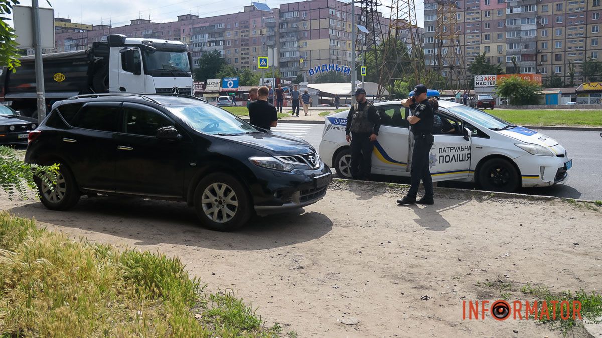 У Дніпрі на Донецькому шосе Nissan збив жінку на тротуарі