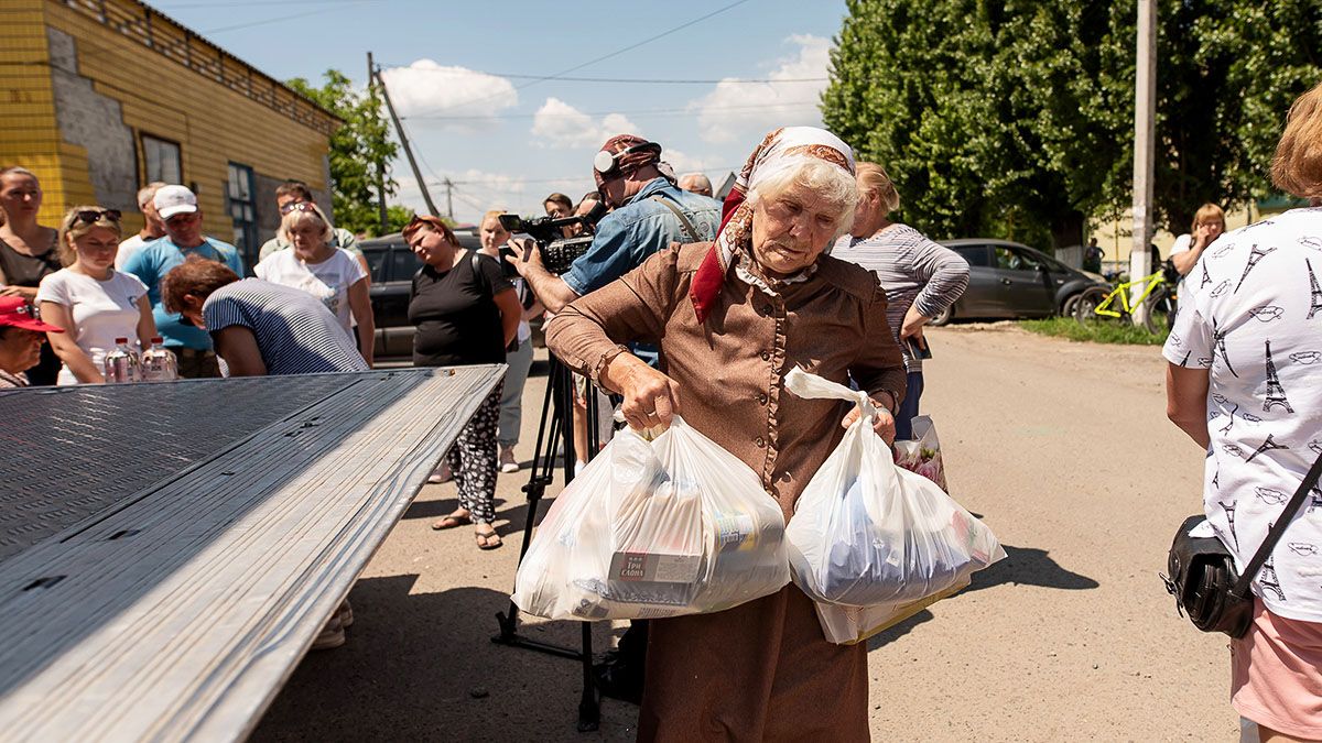 Гуманитарный фронт продолжает работу: семьи ВПЛ получили более 11 тысяч наборов от Фонда Виктора Пинчука