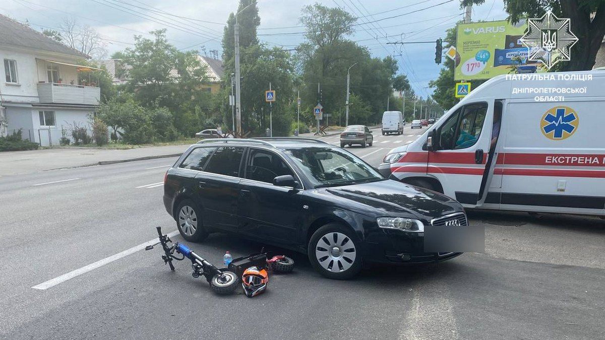 У Дніпрі на Калиновій зіткнулися Audi та чоловік на електросамокаті