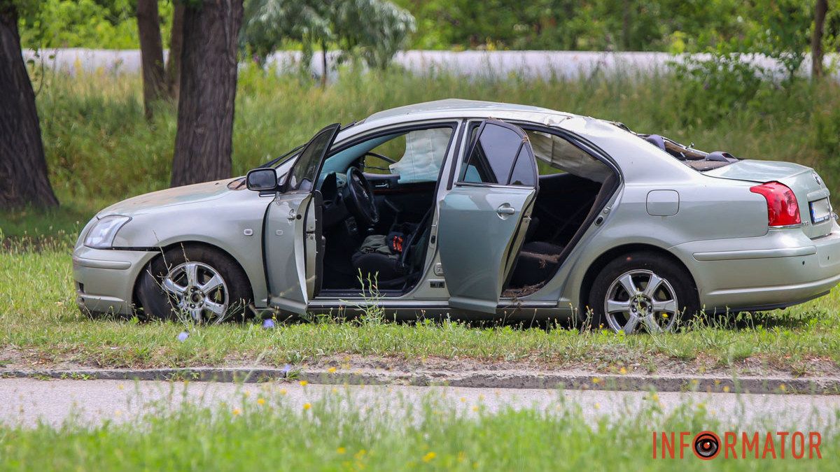 Автівку сплющило: у Дніпрі на Гаванській Toyota зіштовхнулась з КамАЗом