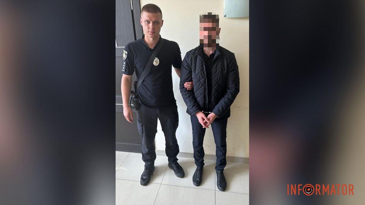 У Дніпрі чоловіка затягнули у лісосмугу та відібрали в нього 5 тисяч доларів