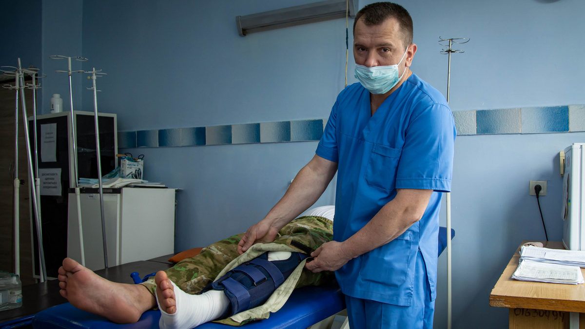 Мінімум болю – максимум спокою: чому адаптований одяг так потрібен пораненим в шпиталях України