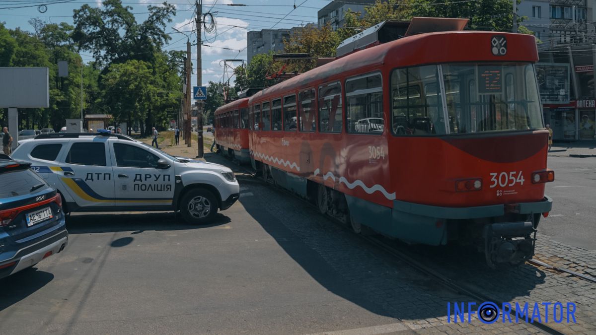 В Днепре на проспекте Леси Украинки женщина попала под колеса трамвая №12