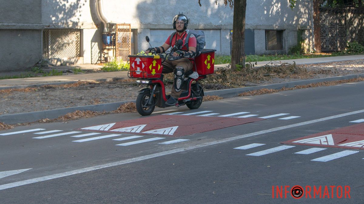 Европейская практика в Днепре: на Скоробогатова установили первые в городе "берлинские подушки"