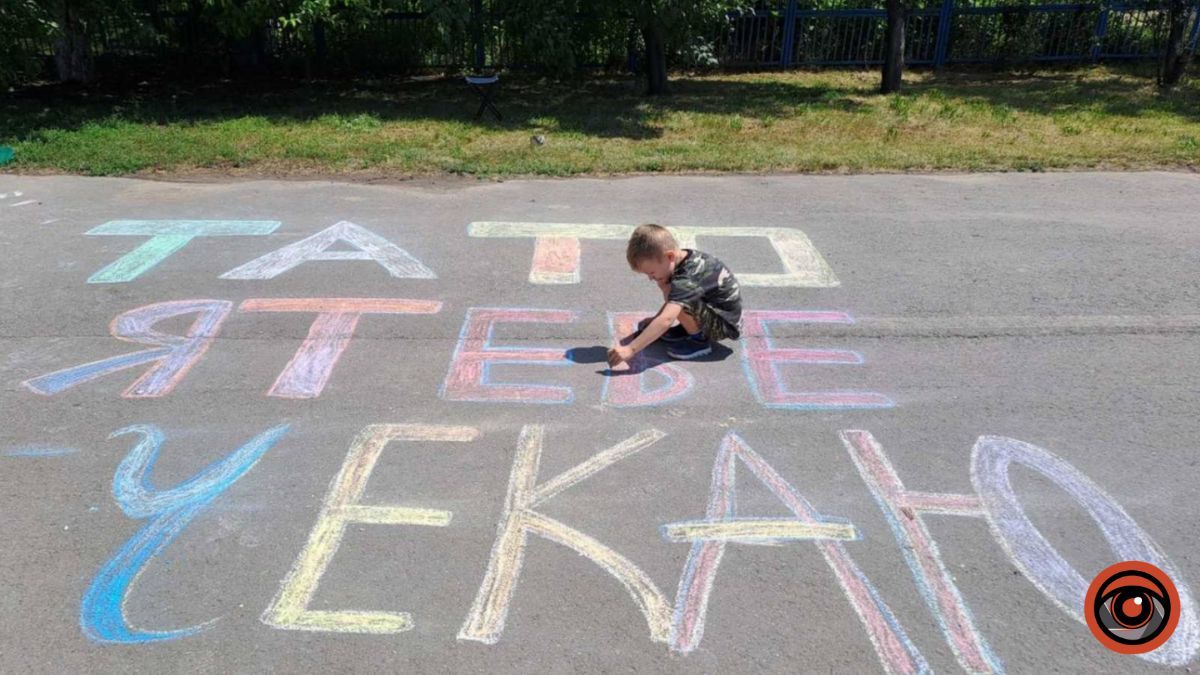 "Дитина каже, що піде визволяти тата”: жінка з Дніпропетровської області понад рік бореться за свого полоненого чоловіка