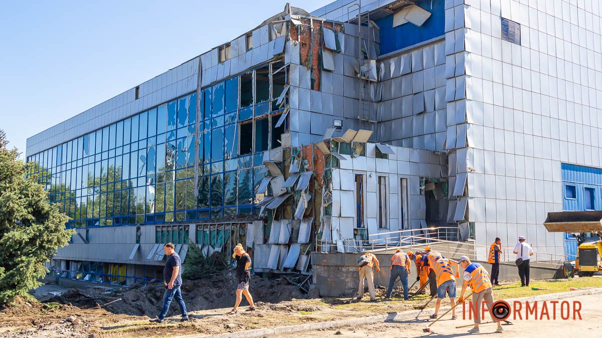 “Я думала, це остання ніч”: мешканці Дніпра розповіли про влучання у спорткомплекс