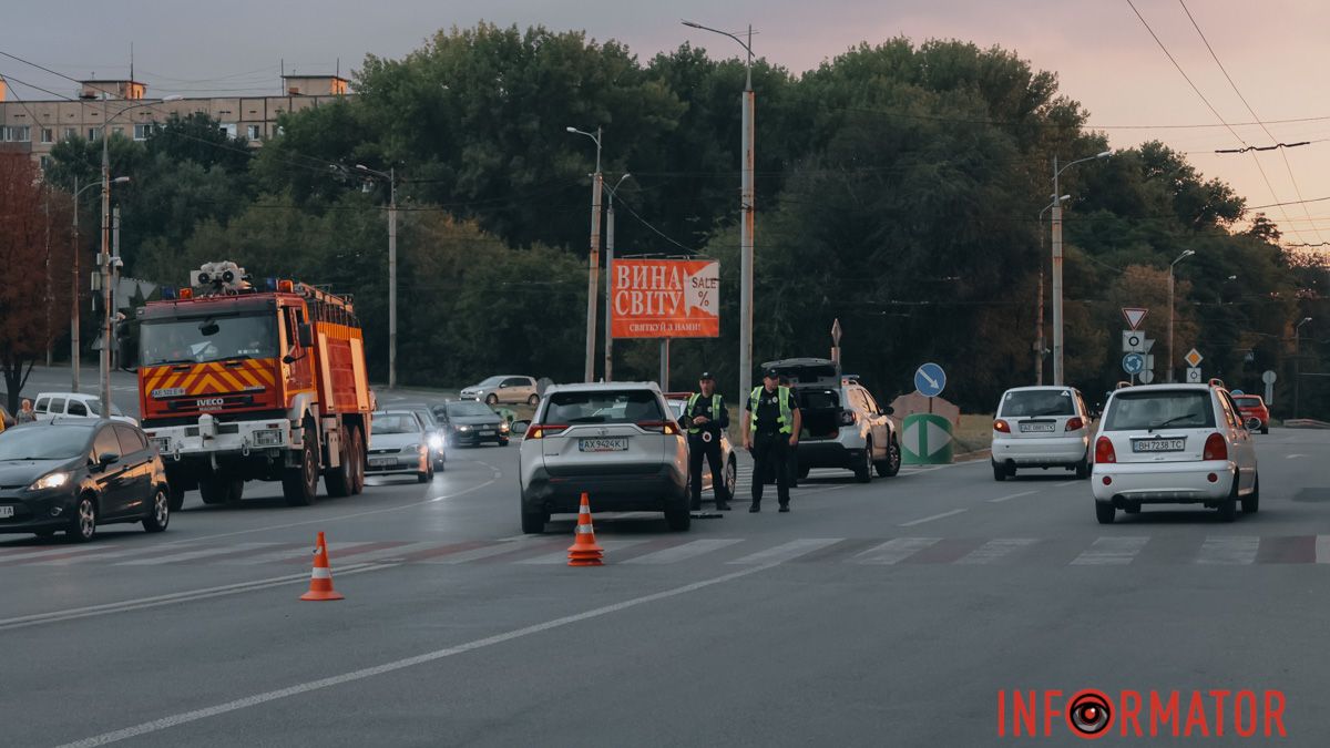 У Дніпрі на Панікахи біля Okko Toyota збила 10-річну дівчинку, яка йшла по пішохідному переходу