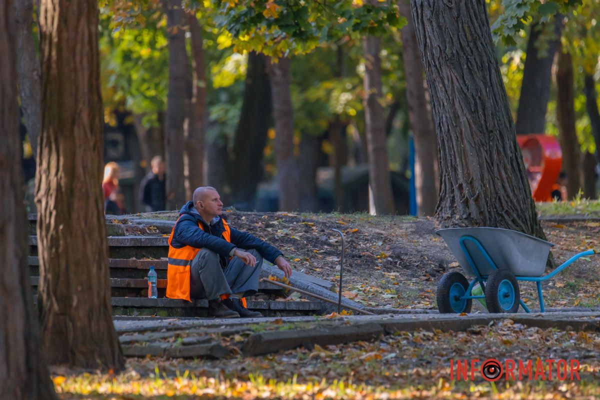 І згадками тішить звичайними.