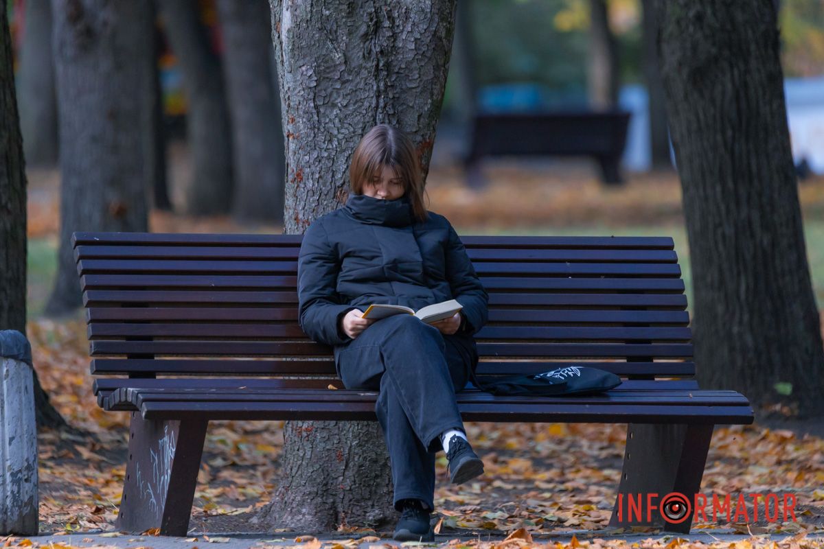 А листя просить: – Виший нас зеленим!