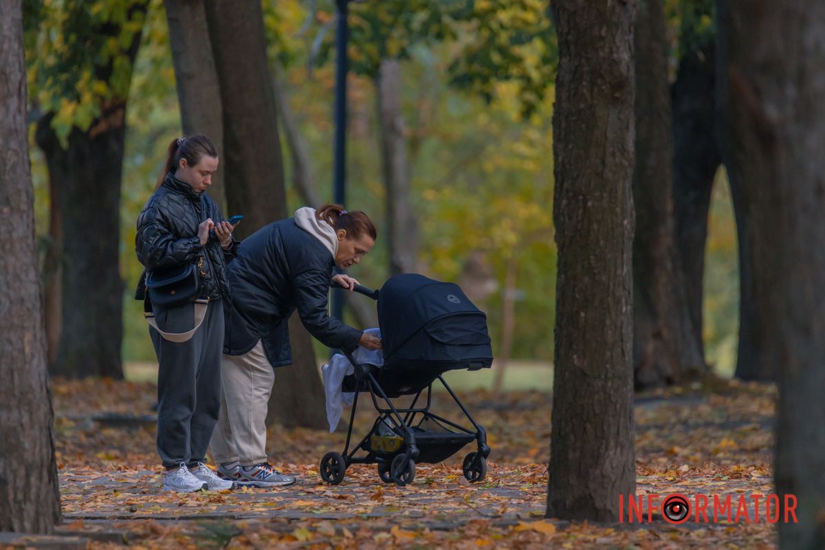 Ми ще побудем, ще не облетим.