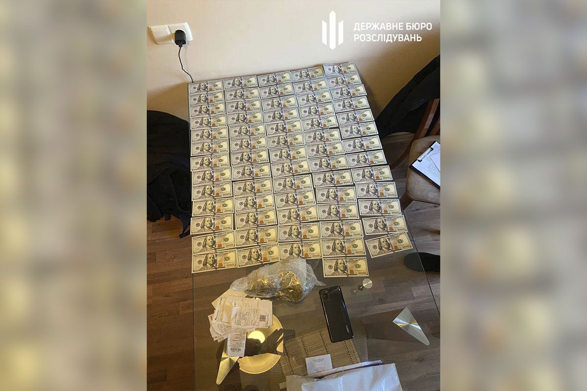 Ежегодный доход - более половины миллиона долларов