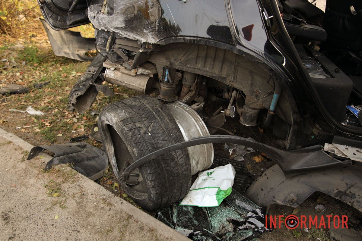 Предварительно, в салоне машины были двое