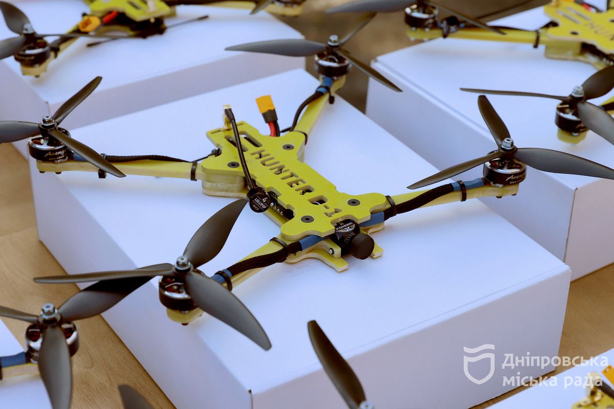 Військові отримали перші 30 FPV-дронів, вироблених у Дніпрі