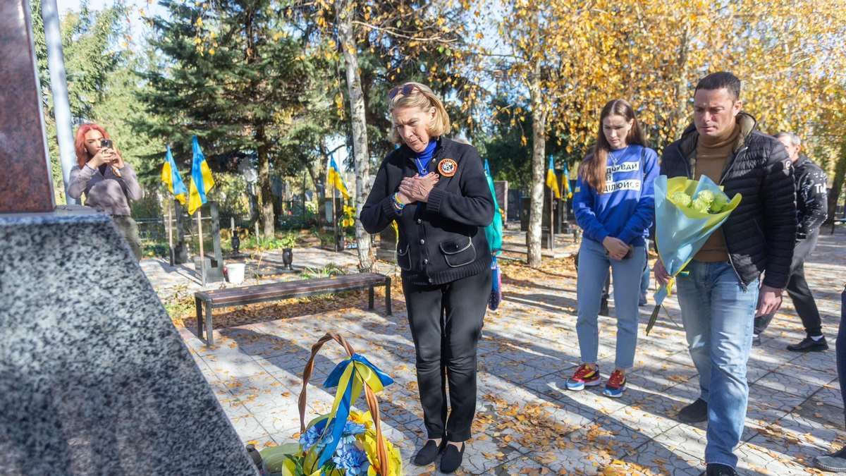 Каменское посетила Бонни Кэррол – основательница и президент международной организации TAPS