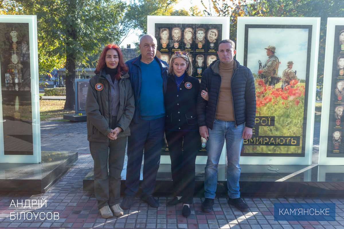 Почтили павших воинов военном кладбище