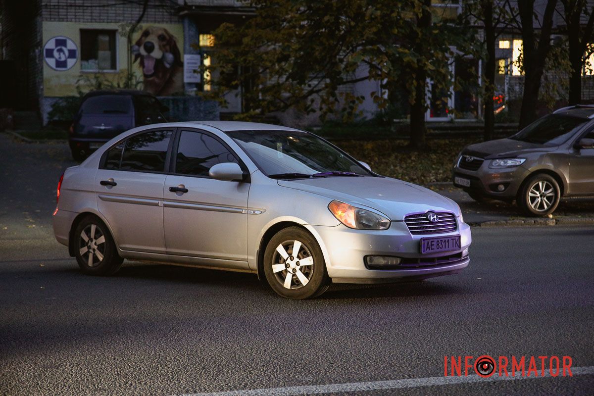 Дорогу в неустановленном месте переходила женщина