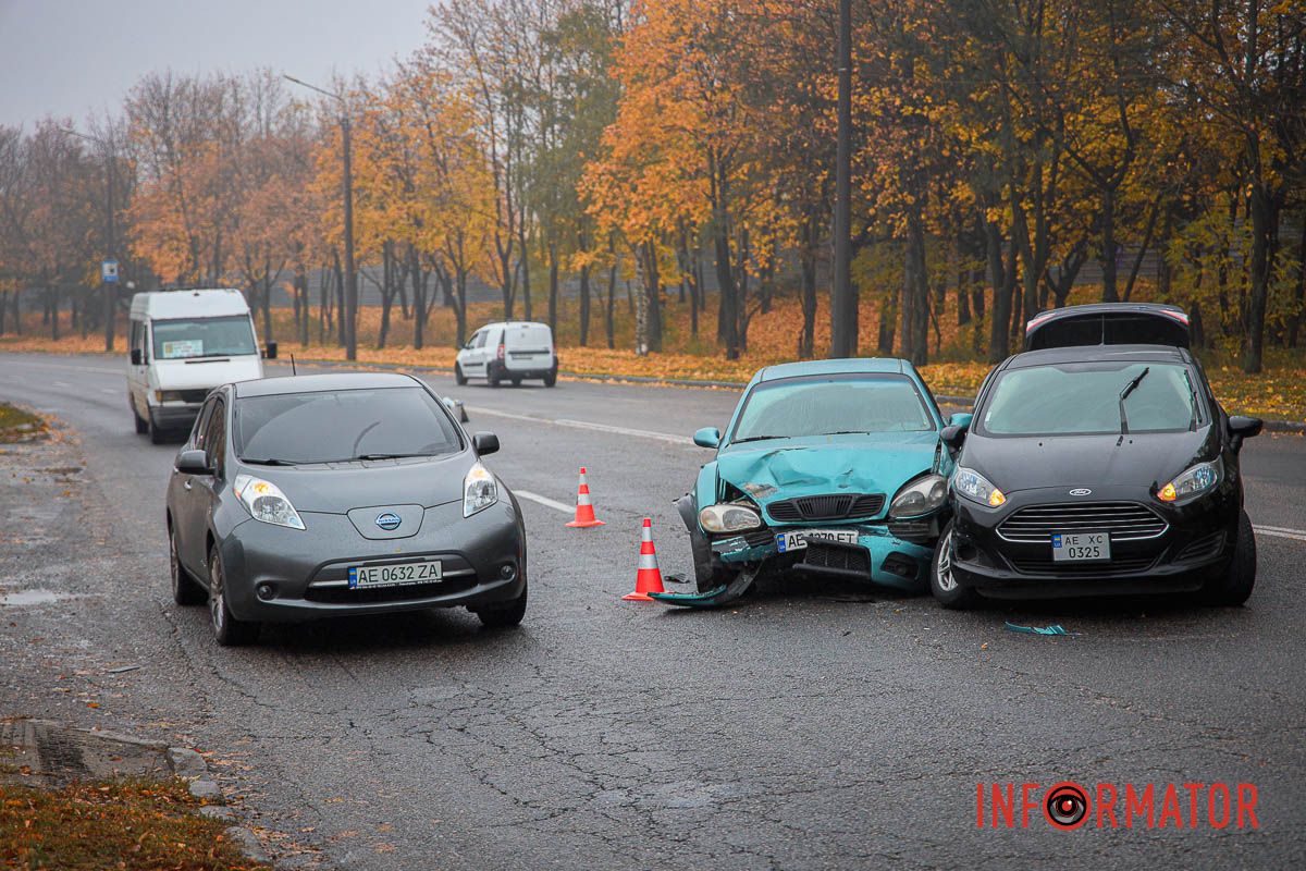 Будьте особенно осторожны за рулем, когда дорога мокрая Будьте особенно осторожны за рулем, когда дорога мокрая