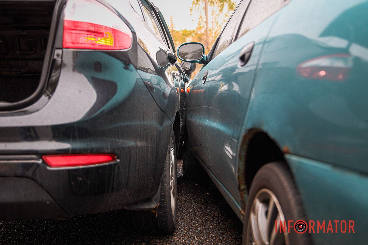 По предварительным данным, водитель Ford двигалась вниз по Космической По предварительным данным, водитель Ford двигалась вниз по Космической