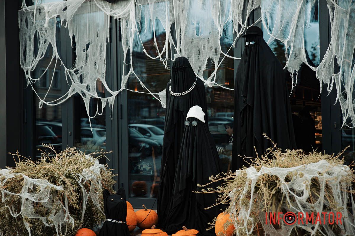 Хэллоуин празднуют в ночь на 1 ноября Хэллоуин празднуют в ночь на 1 ноября