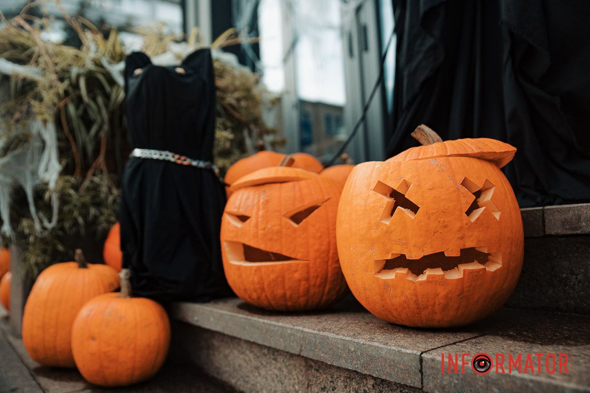 Тыквы - обязательный атрибут праздника Тыквы - обязательный атрибут праздника