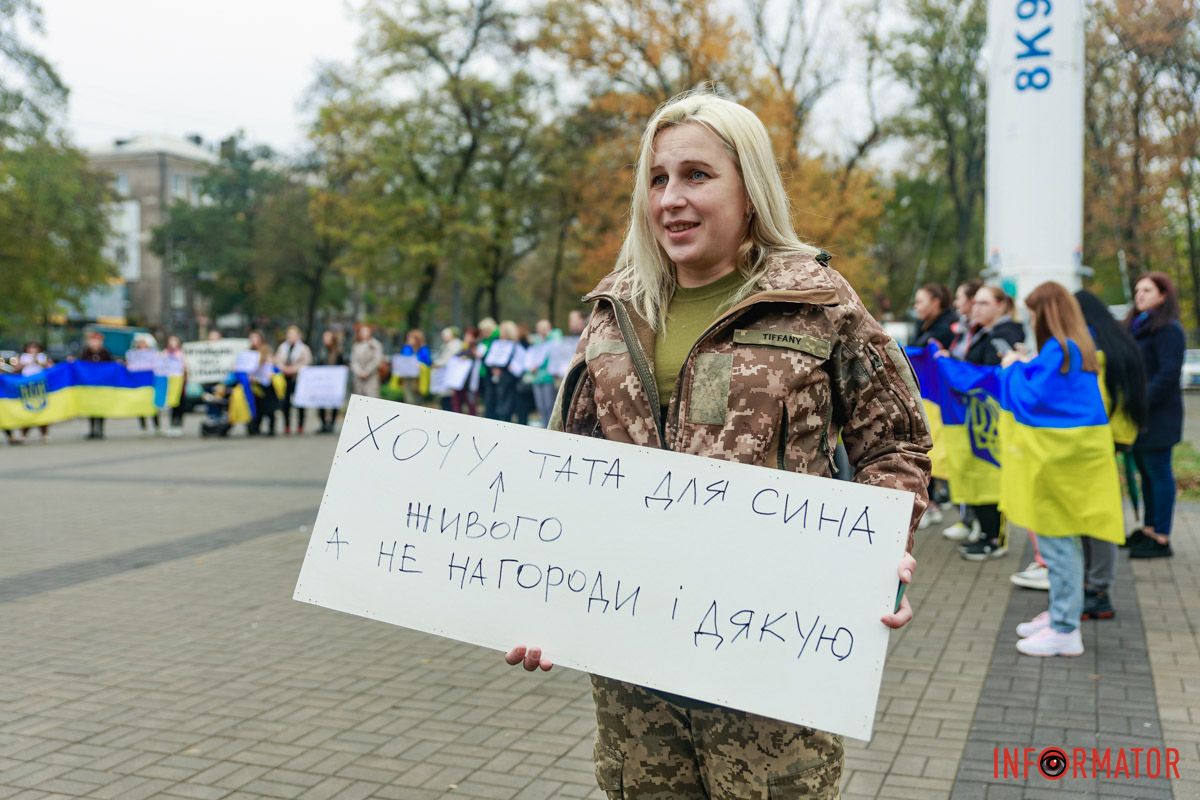 Вдома на них чекають маленькі діти 