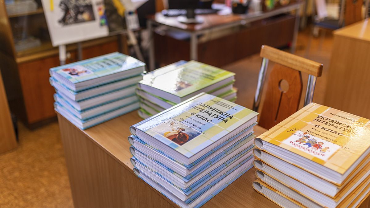 Дніпропетровщина отримала партію підручників шрифтом Брайля